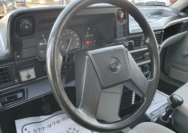 Opel Kadett cena 12700 przebieg: 110000, rok produkcji 1988 z Nieszawa małe 277